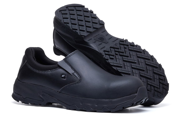 Zapato del modelo Brandon, de color negro, de Shoes For Crews. 