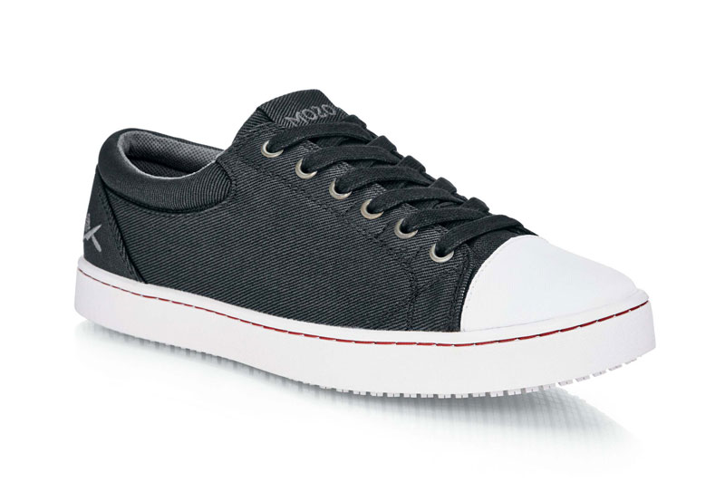 Comfy black shoes for work in a restaurant or in the kitchen, the Grind model