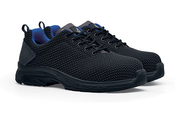 Heat-resistant Bergamo style in black with blue-coloured lining and composite toe